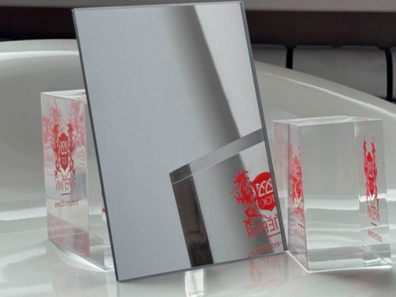 Зеркальный монолитный поликарбонат IRROX-REFLECTION HARDPRO AS, серебро, 2*400*400мм