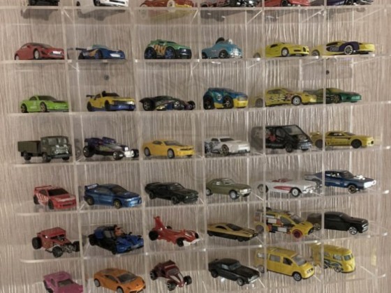 Полка для Hot Wheels машинок на 100 ячеек